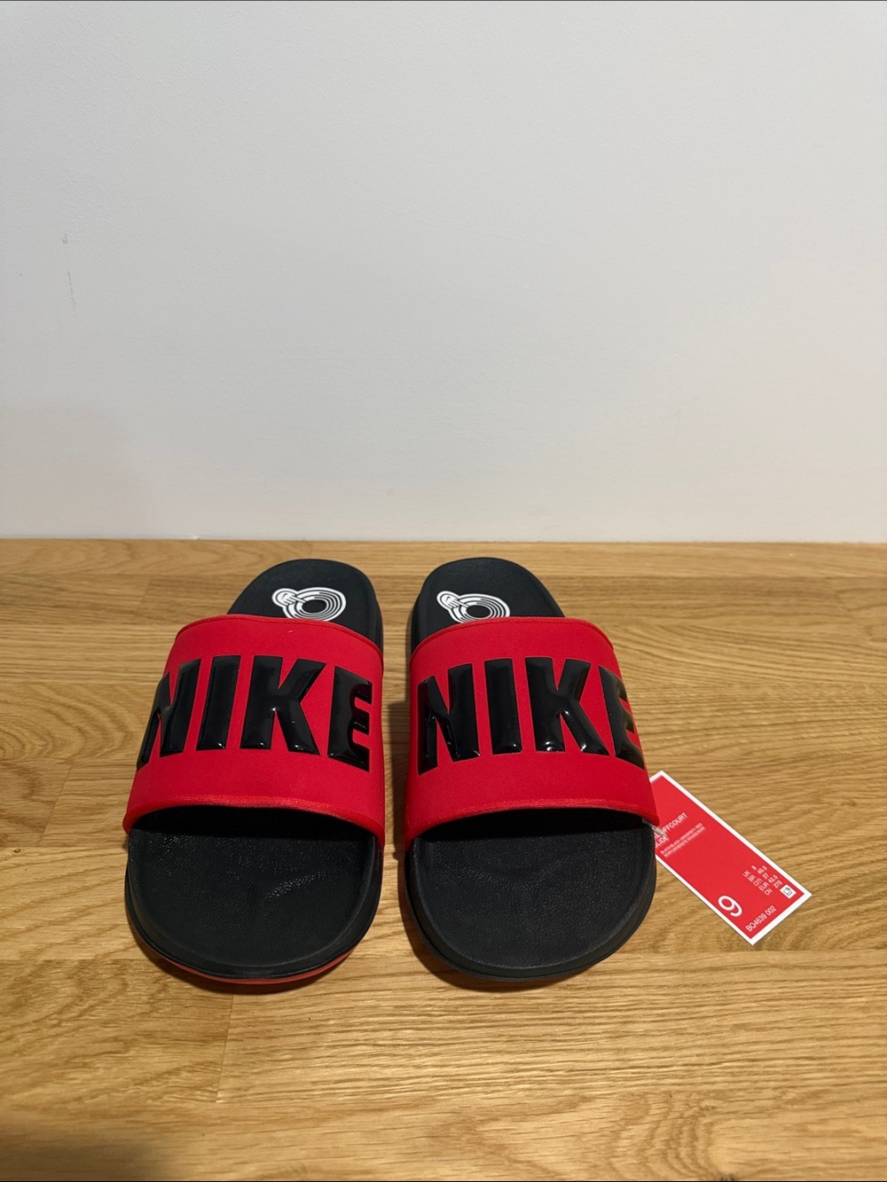 Nike Men’s Offcourt size 9  Red and Black Logo Slide Sandals - Picture 3 of 5